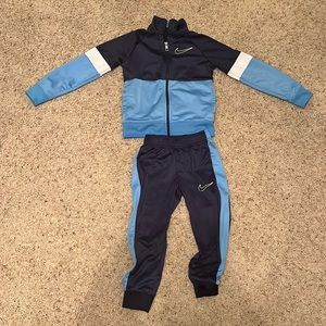 Nike boy 4t xs track suit sweater pants set